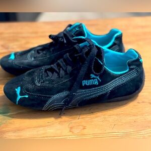 Black and teal suede PUMA’s size 7.5 women’s excellent condition